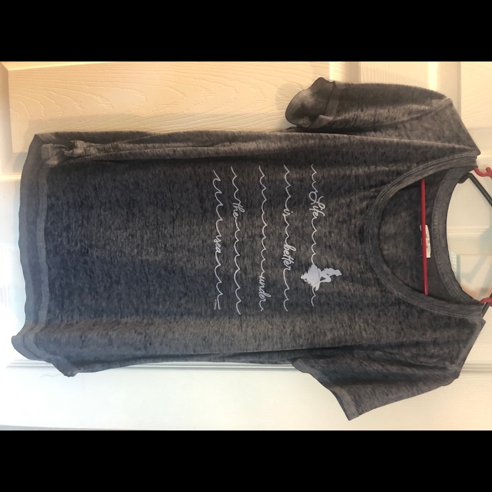 Tee shirt